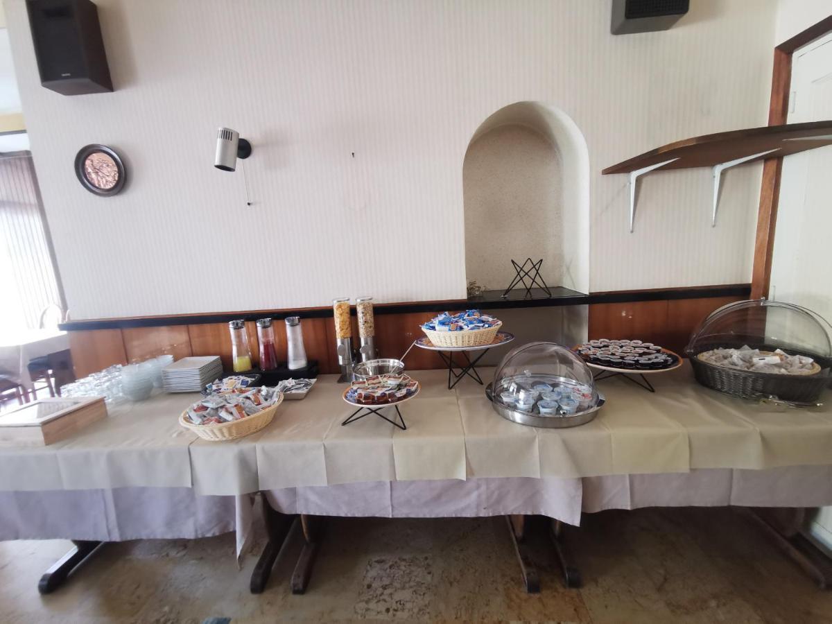 Hotel Le Tourisme Embrun Zewnętrze zdjęcie